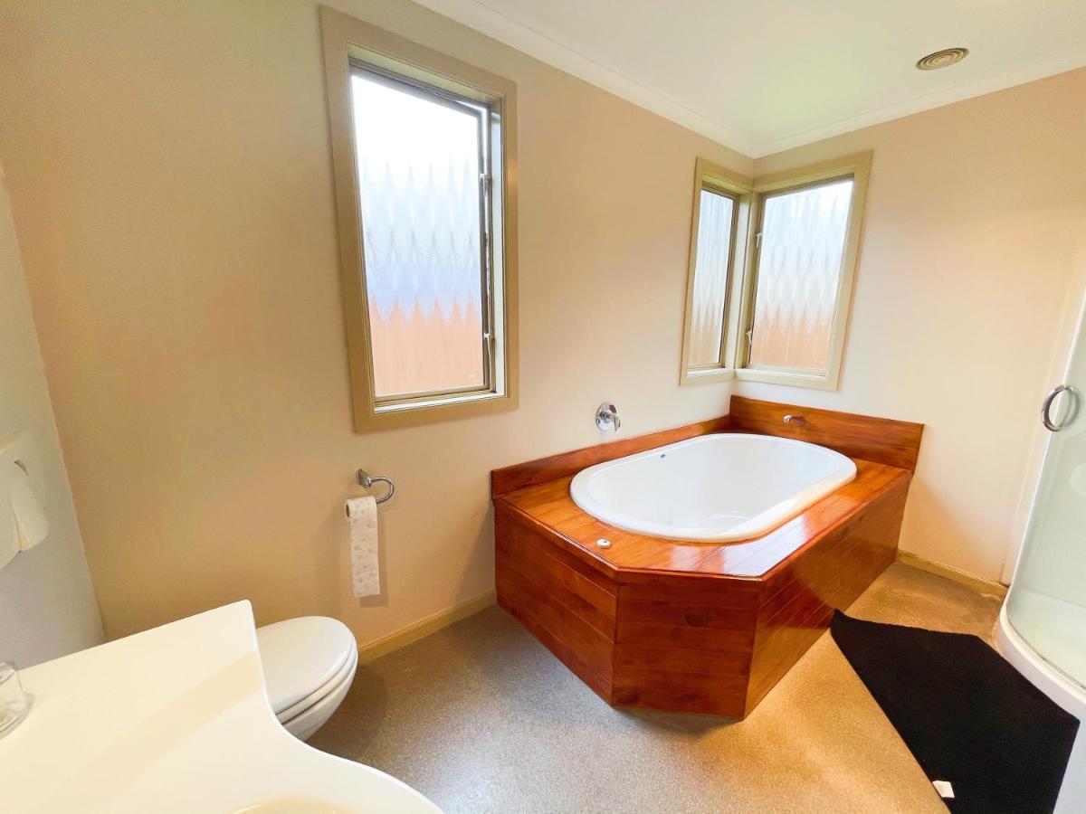 Private And Perfect For Families, Rotorua Escape Villa Esterno foto